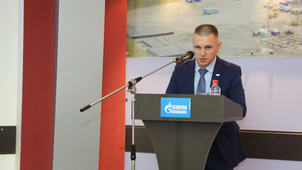 С докладом выступает Артем Ромашихин